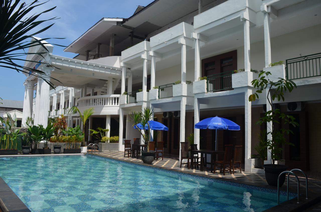 Mirabell Hotel & Convention Hall Malang Exterior foto